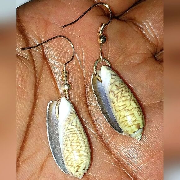 Beautiful seashell dangle earrings for girls and women - Picture 6 of 7